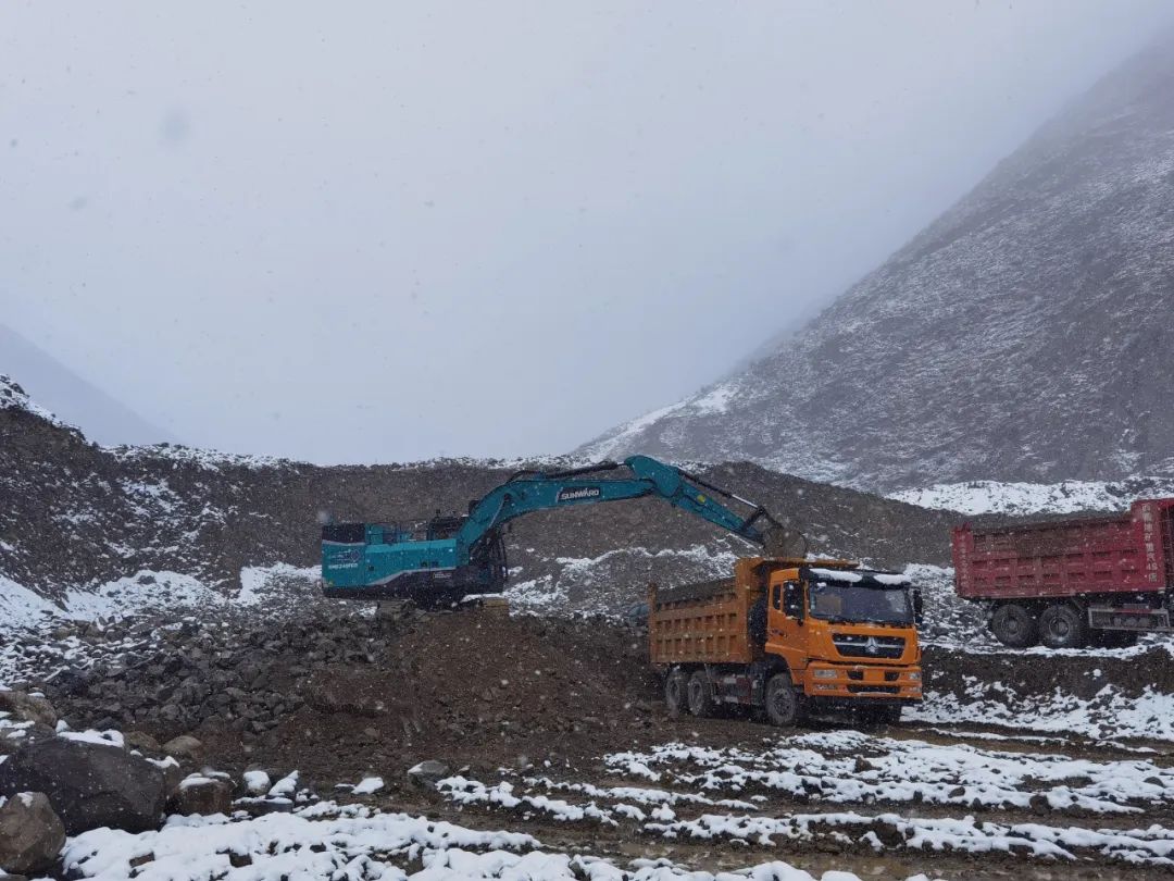 征戰(zhàn)川藏鐵路！山河智能新一代電動挖掘機成功交付